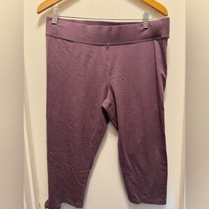 Plain mauve/purple 3/4 legging. Likely from Kohl’s. Good quality, stretch.